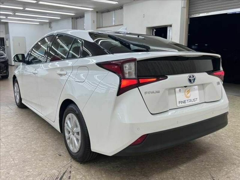 PRIUS-16