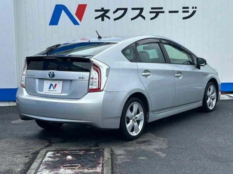 PRIUS-17