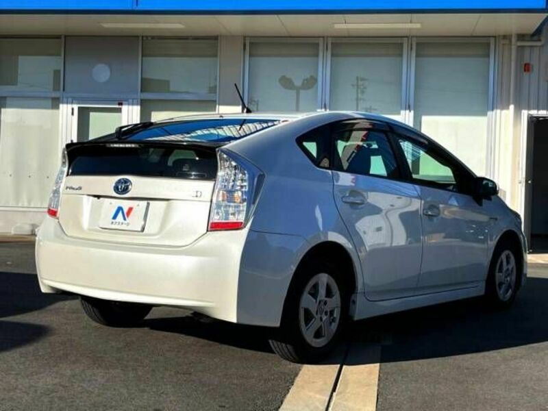 PRIUS-17