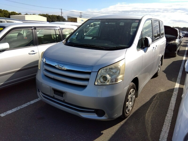 TOYOTA　NOAH