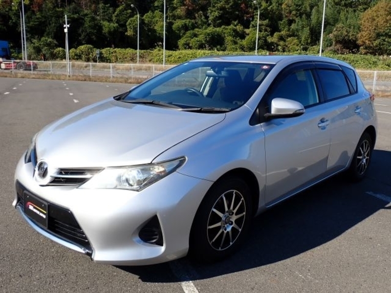 TOYOTA　AURIS