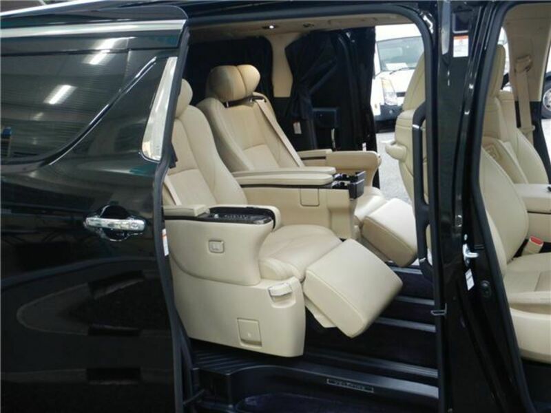 VELLFIRE-11