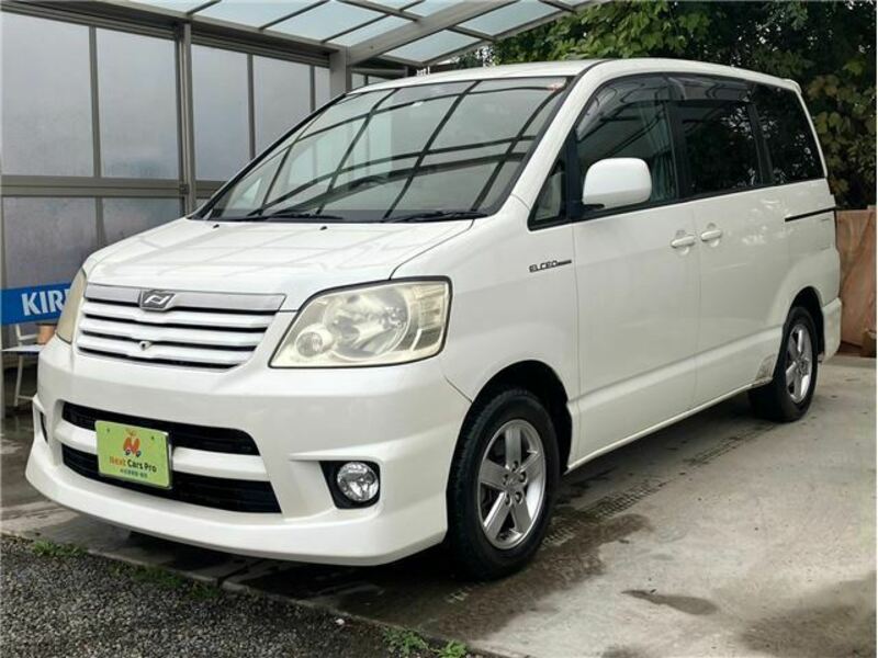 TOYOTA　NOAH