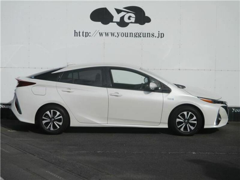 PRIUS PHV-13