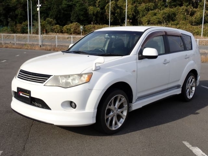 MITSUBISHI　OUTLANDER