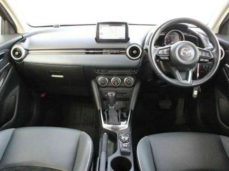 MAZDA2-1