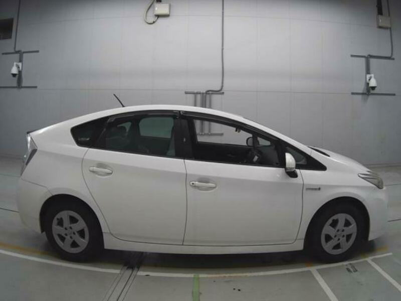 PRIUS-3