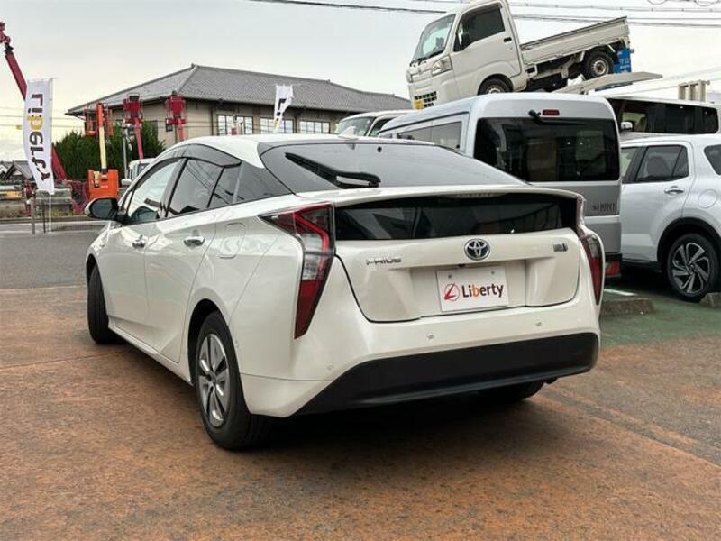 PRIUS-16