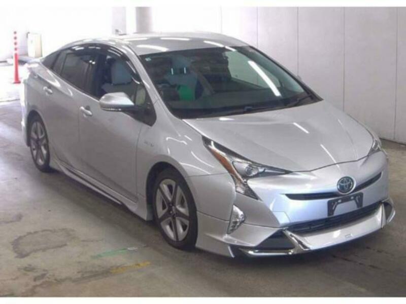 TOYOTA　PRIUS