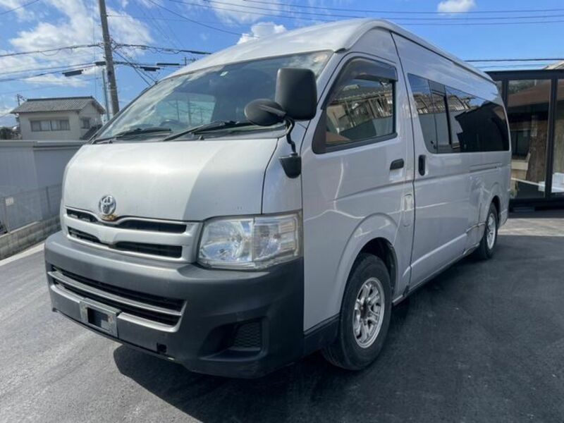 TOYOTA　HIACE COMMUTER