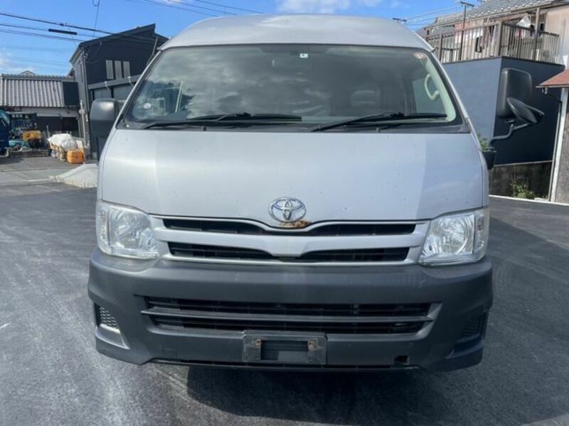 HIACE COMMUTER-1