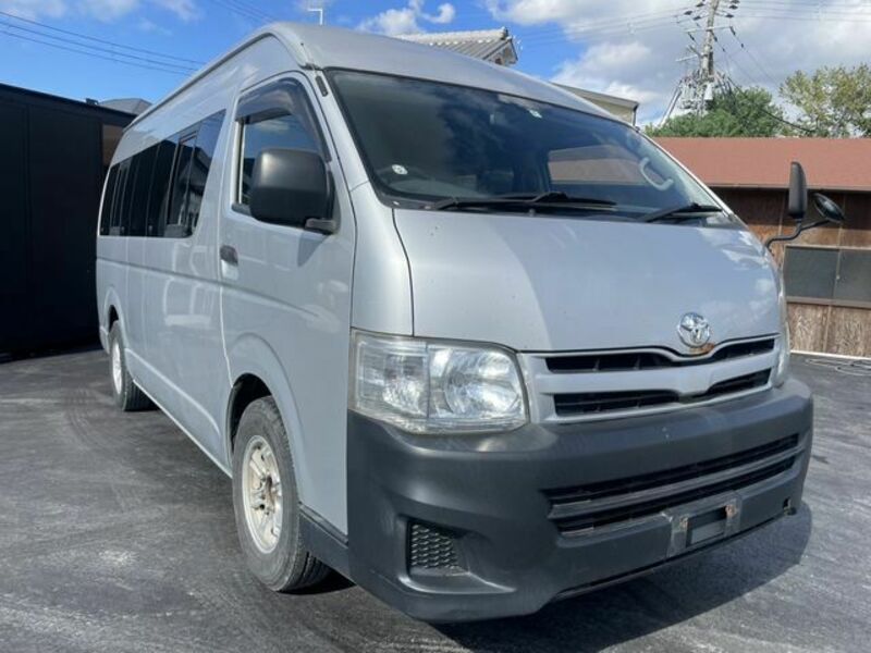 HIACE COMMUTER-2