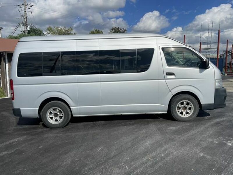 HIACE COMMUTER-3