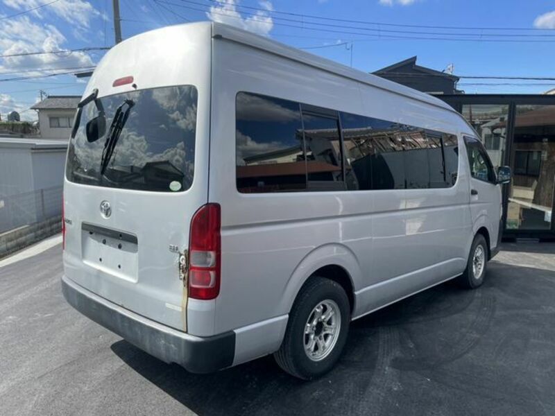 HIACE COMMUTER-4