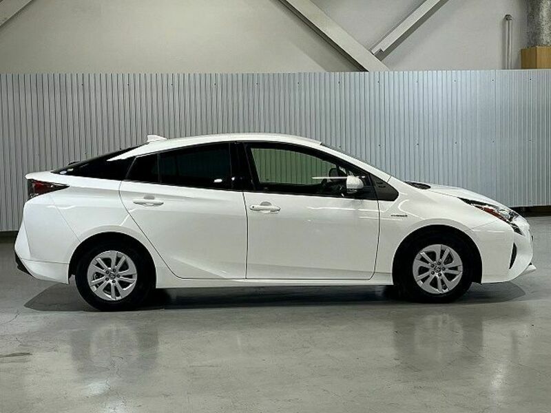 PRIUS-16