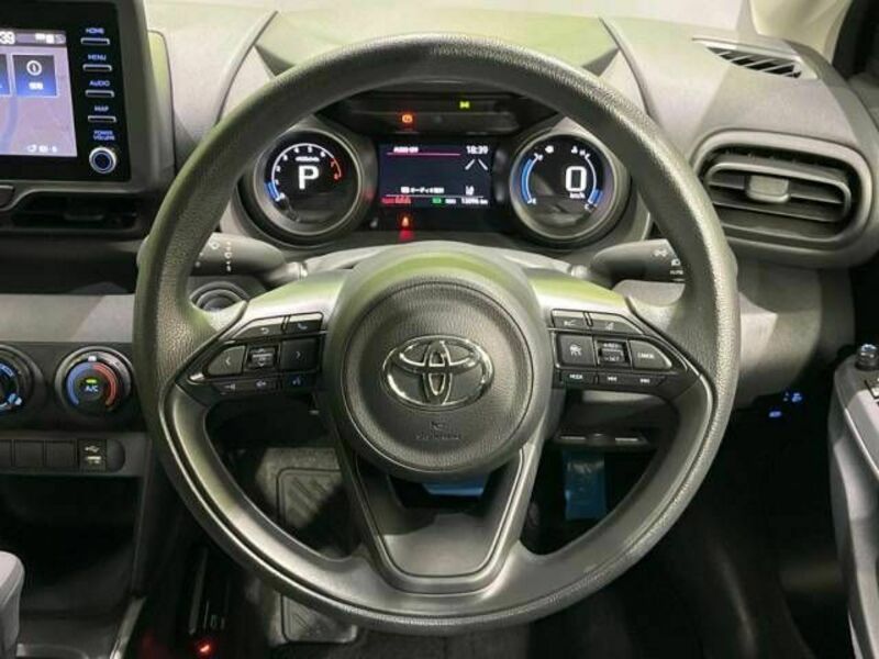 YARIS CROSS-11