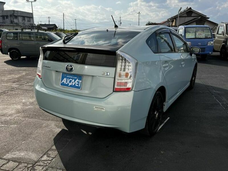 PRIUS-9