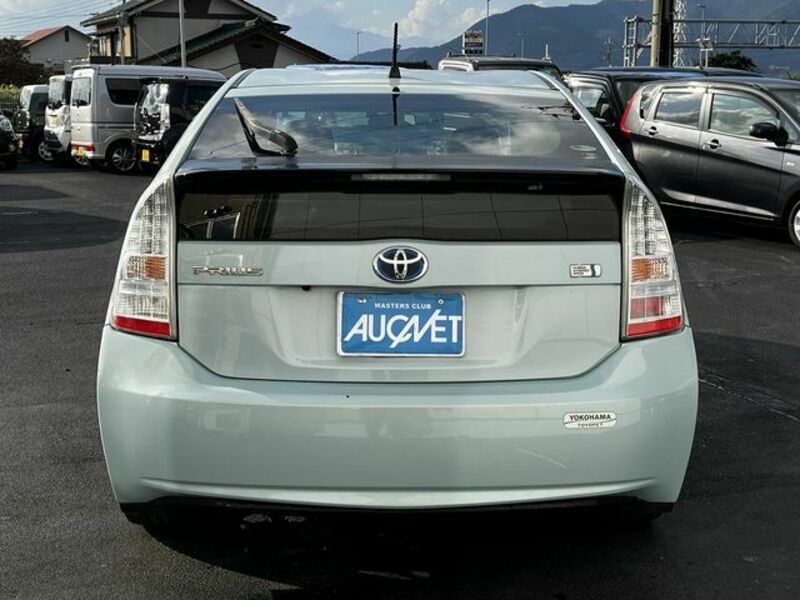 PRIUS-10