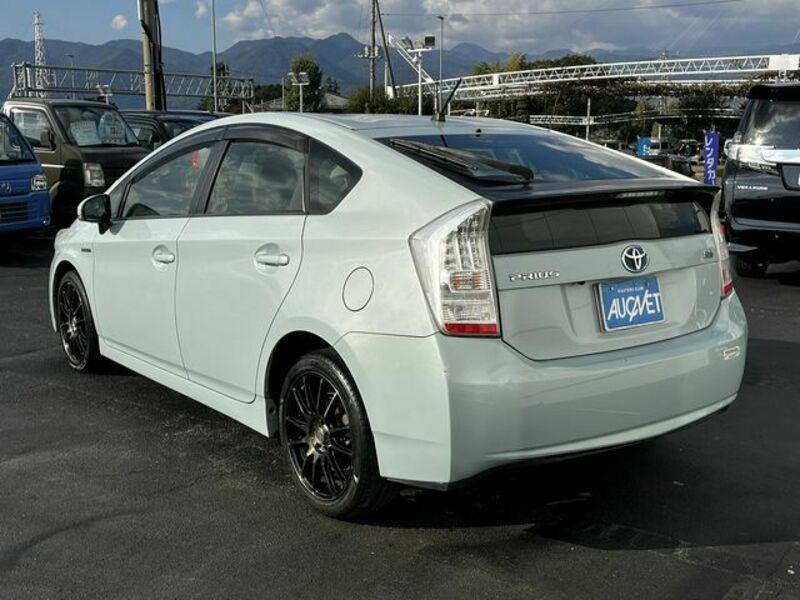 PRIUS-11