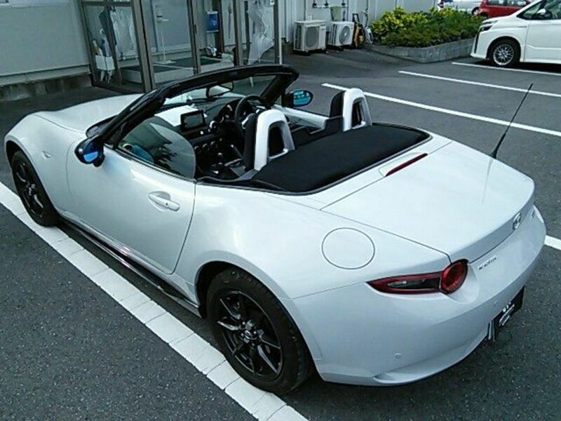 ROADSTER-12