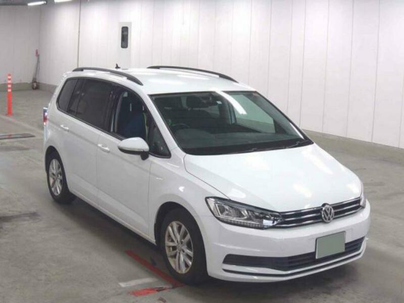 VOLKSWAGEN　GOLF TOURAN