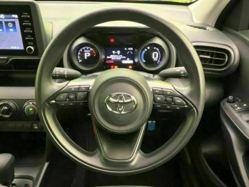 YARIS CROSS-11