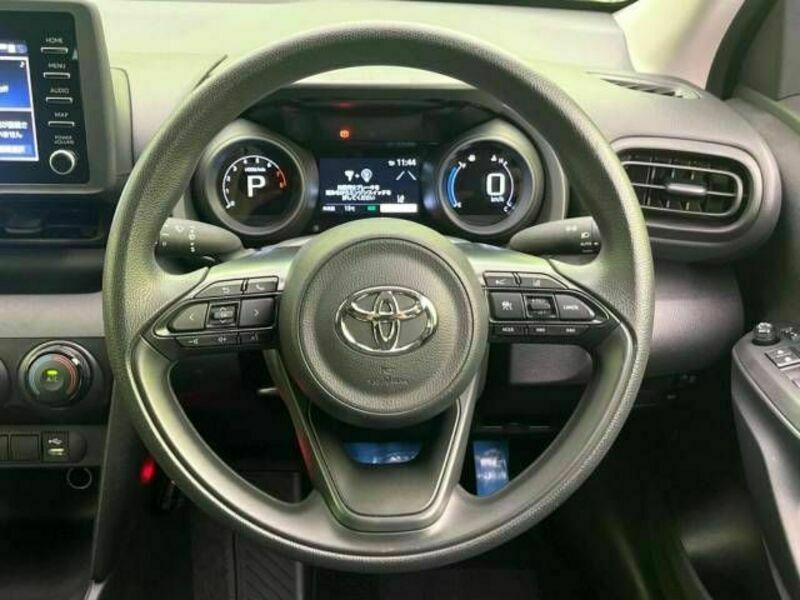 YARIS CROSS-11