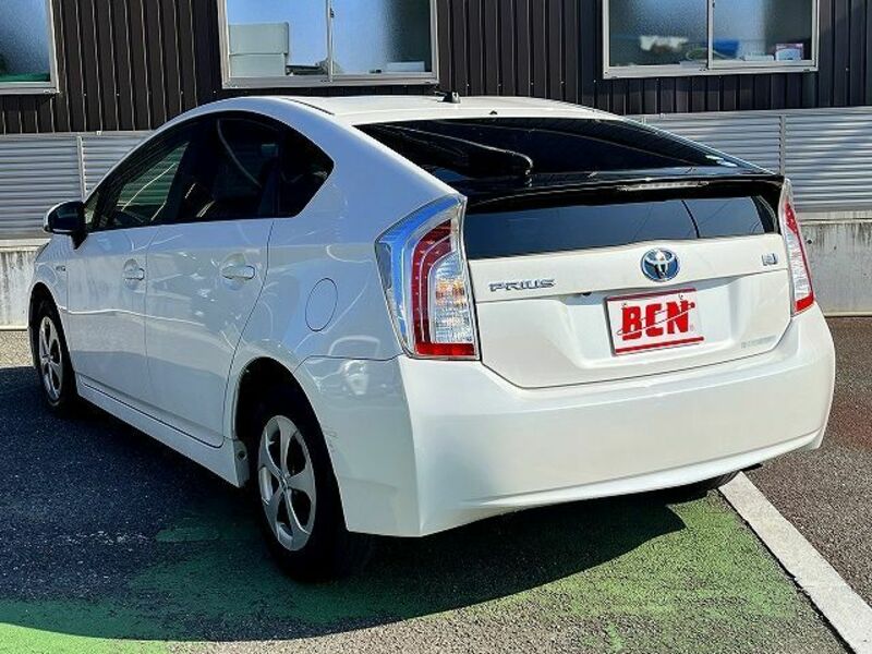 PRIUS-8