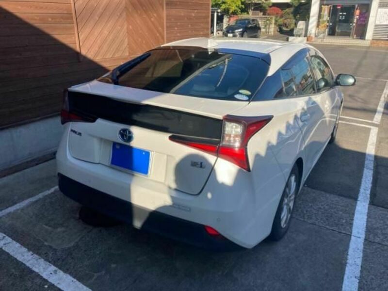 PRIUS-4