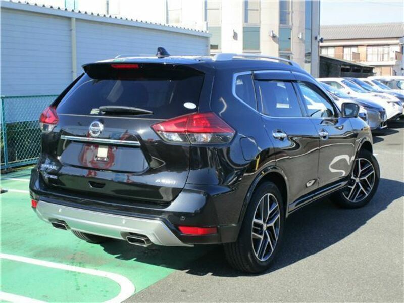 X-TRAIL-1