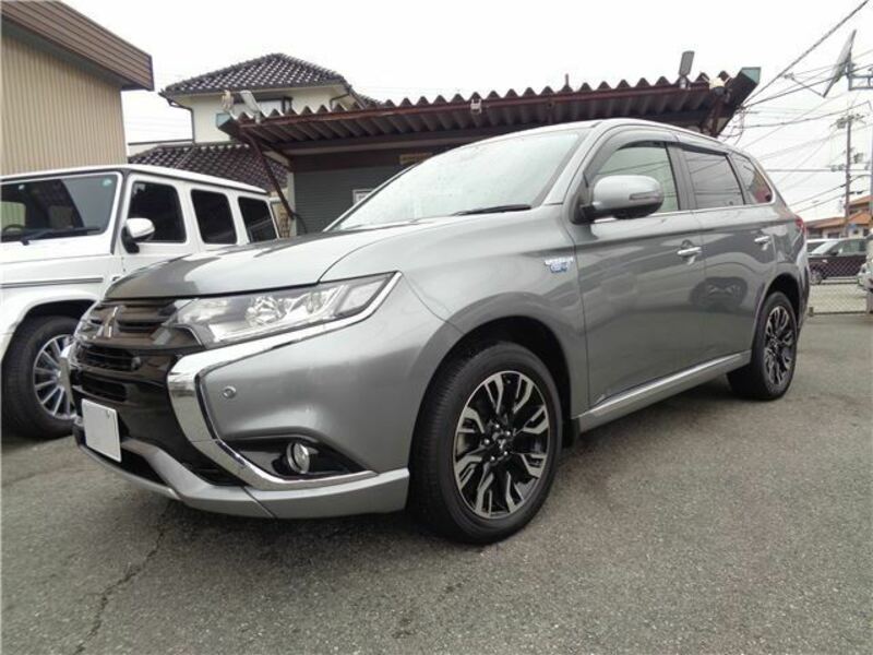 MITSUBISHI　OUTLANDER PHEV