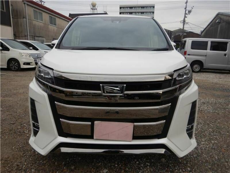 TOYOTA　NOAH