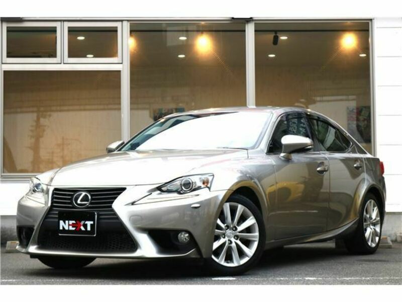 LEXUS　IS