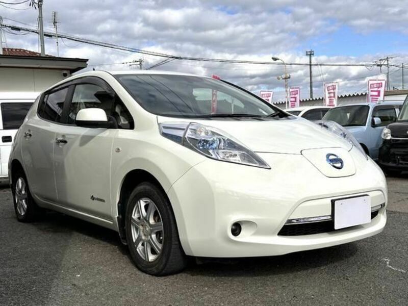 NISSAN　LEAF