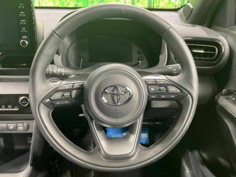 YARIS CROSS-11