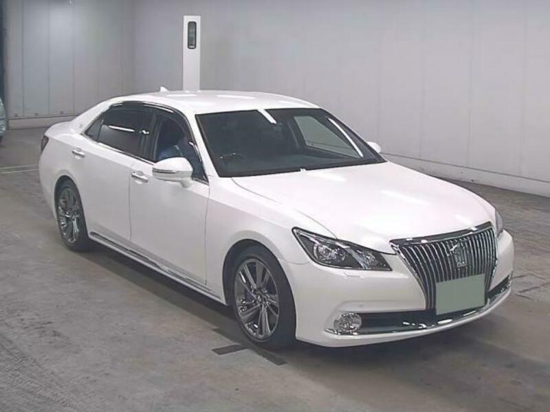 TOYOTA　CROWN MAJESTA