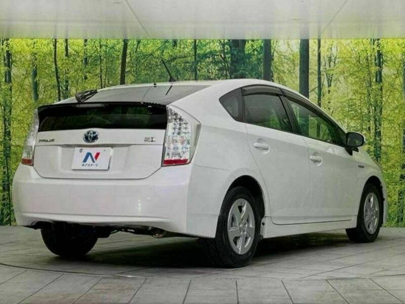 PRIUS-16