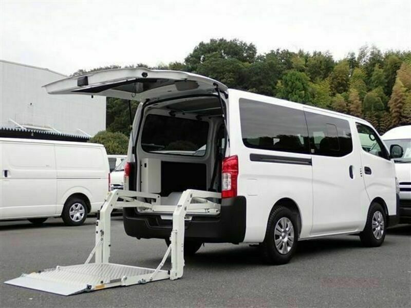 NISSAN　NV350 CARAVAN