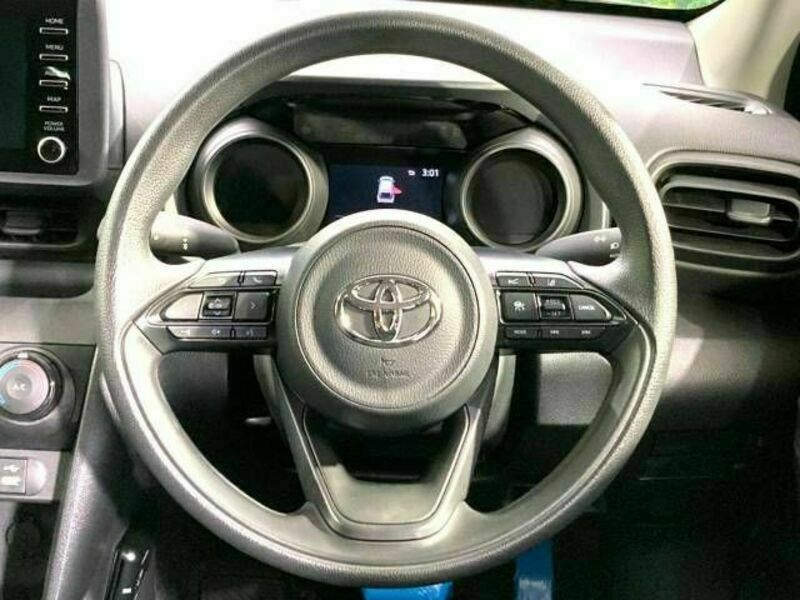 YARIS CROSS-13