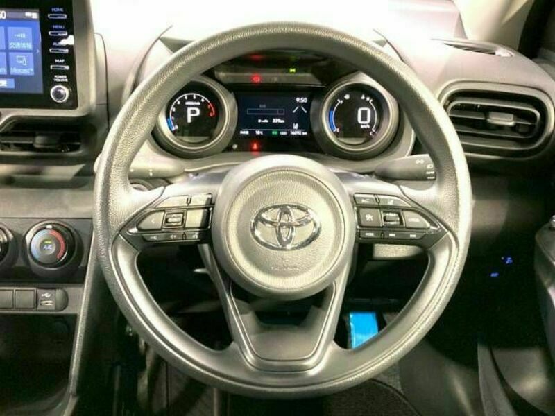 YARIS CROSS-13