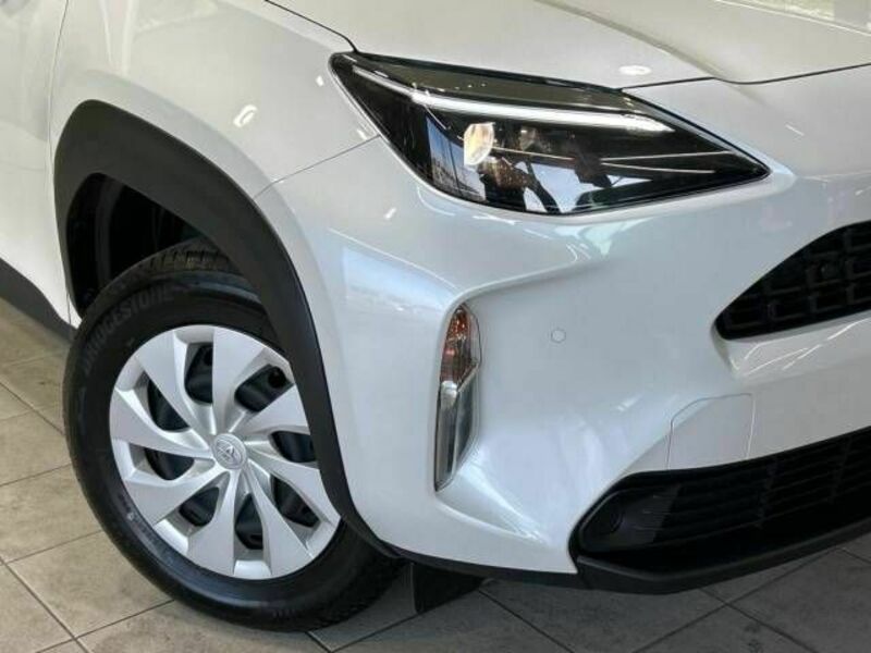 YARIS CROSS-12