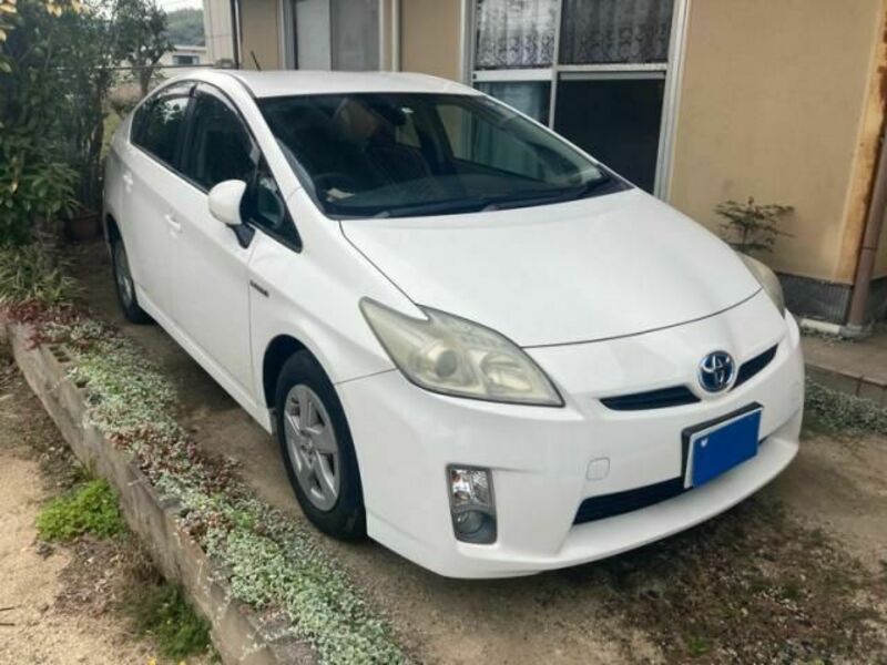 TOYOTA　PRIUS