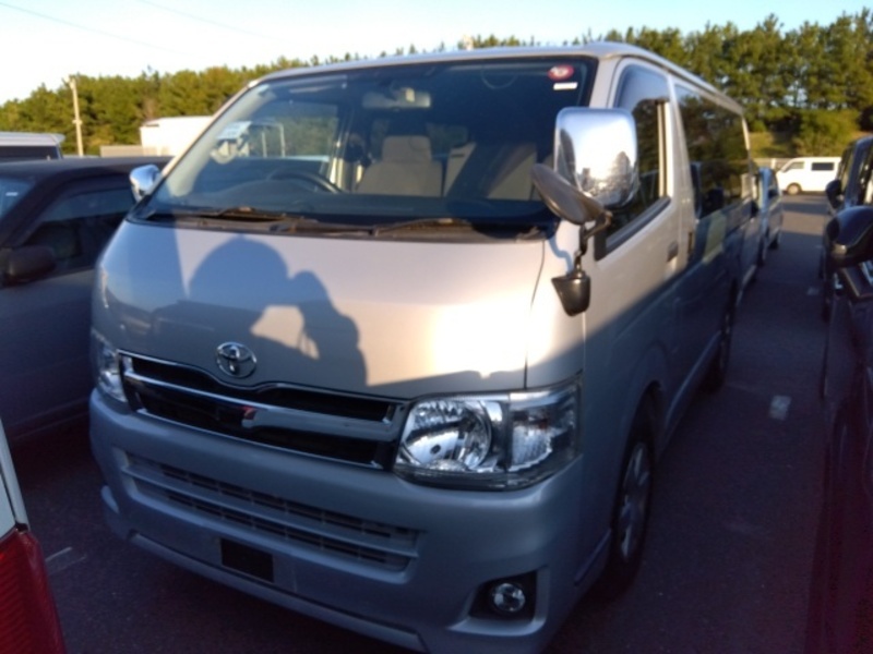 HIACE VAN