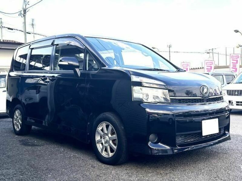 TOYOTA　VOXY