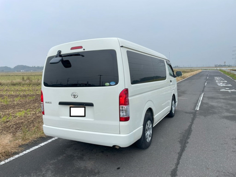 HIACE-8