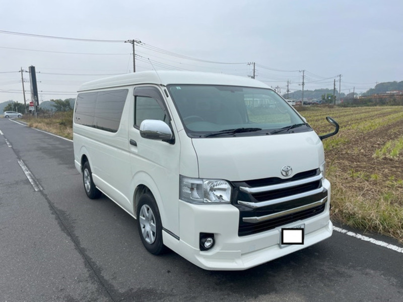 TOYOTA　HIACE