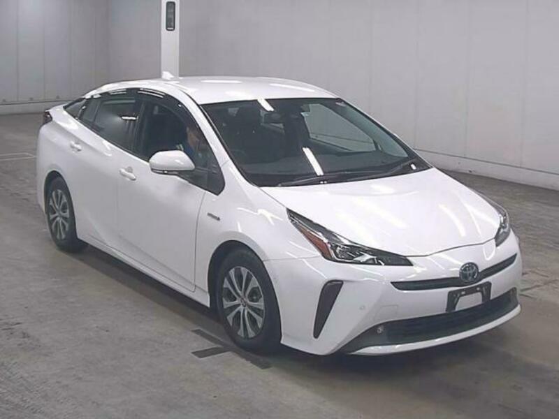 TOYOTA　PRIUS