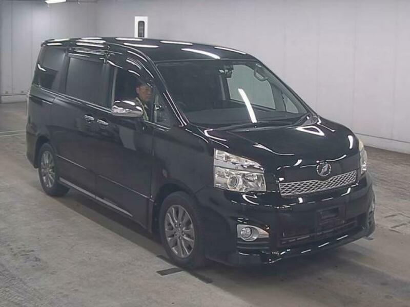 TOYOTA　VOXY