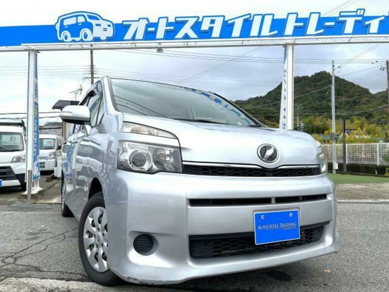 TOYOTA　VOXY