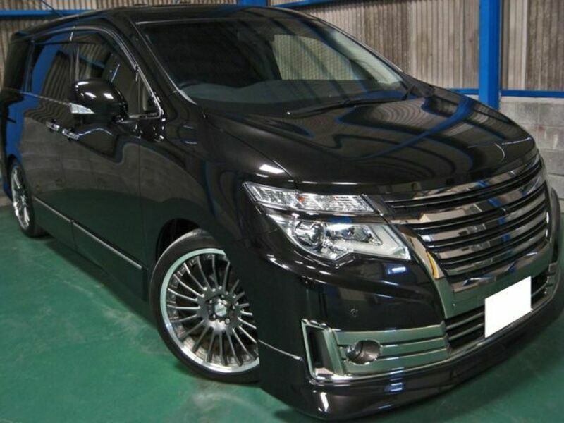 NISSAN　ELGRAND